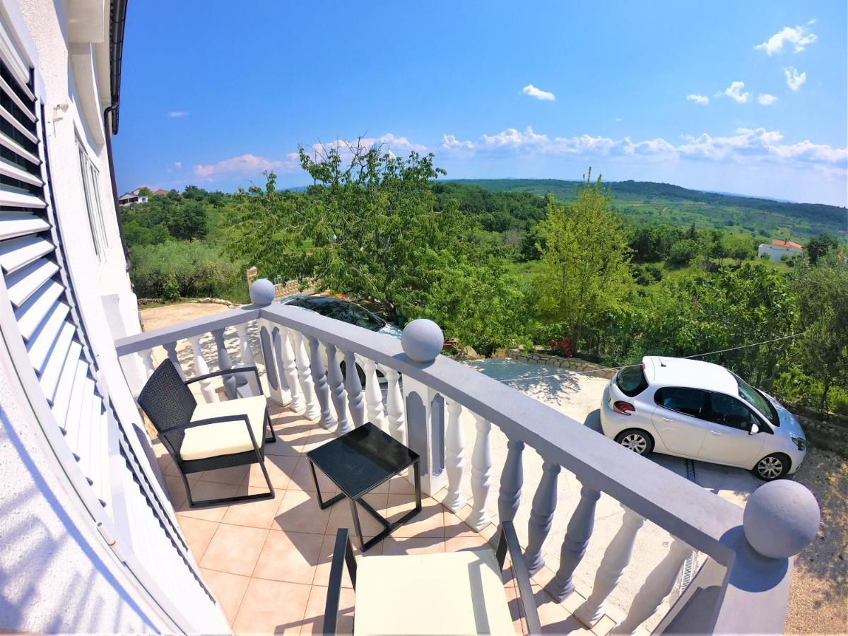 Apartman Tina Ražanac Екстериор снимка